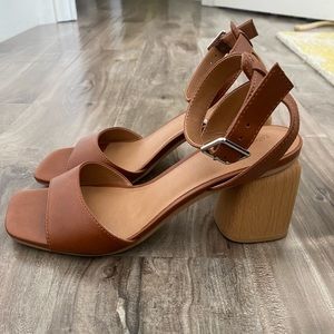universal thread chunky heels